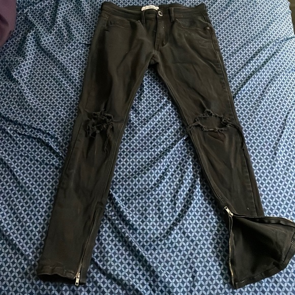 FashionNovaMen Black Distressed Jeans - Picture 1 of 3